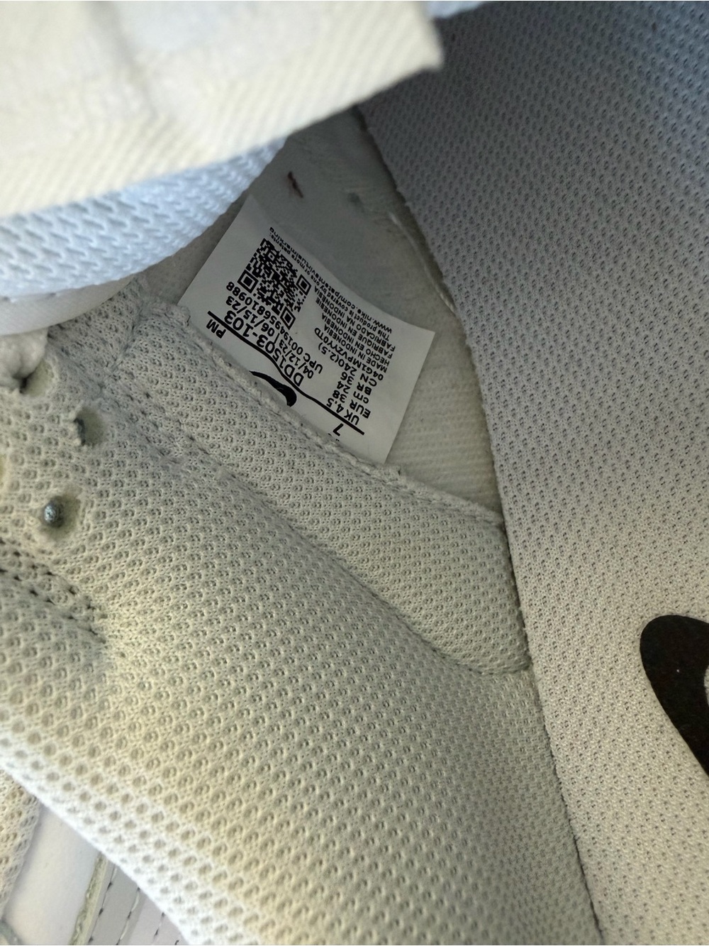 Nike Women's Dunk Low in White and Light Gray - Picture 5 of 6
